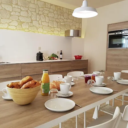 아파트 Apartment In Mandourelle Near La Franqui Beach, Cleaning Included