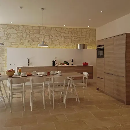 아파트 Apartment In Mandourelle Near La Franqui Beach, Cleaning Included *