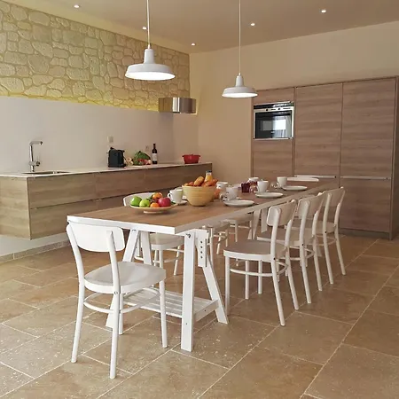 아파트 Apartment In Mandourelle Near La Franqui Beach, Cleaning Included